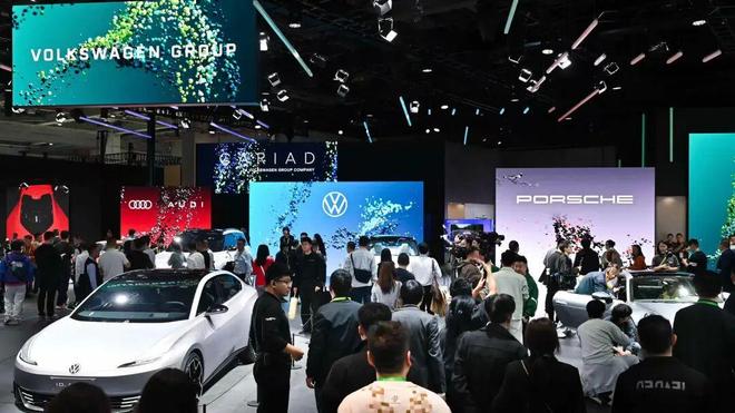 进博会40家大公司的最新黑科技都在这儿了pg试玩会搜集口腔数据的牙刷、AI测肤仪(图29)