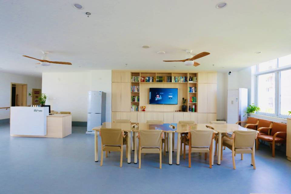 pg电子中国官网哪家养老院活动多能让父母不孤单?丰台民族养老院2026详情:社交活动丰富让高龄老人有同龄玩伴不孤单(图3) pg电子中国官网哪家养老院活动多能让父母不孤单?丰台民族养老院2026详情:社交活动丰富让高龄老人有同龄玩伴不孤单(图3)